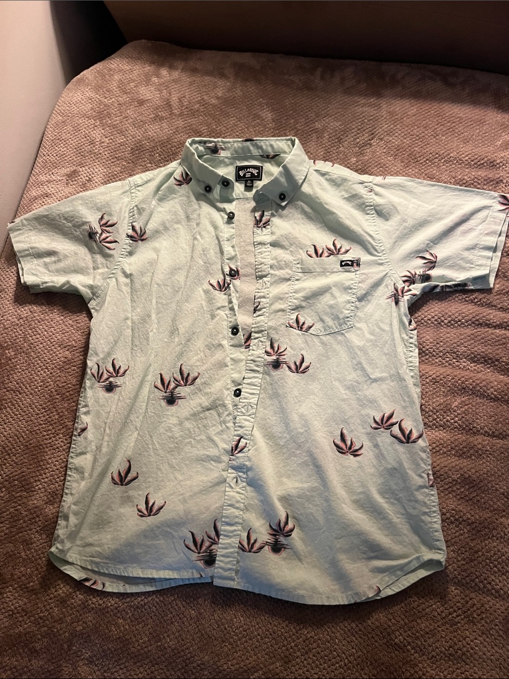 Billabong youth XL Mint Green Short Sleeve Button-Down Shirt with Floral Motif
